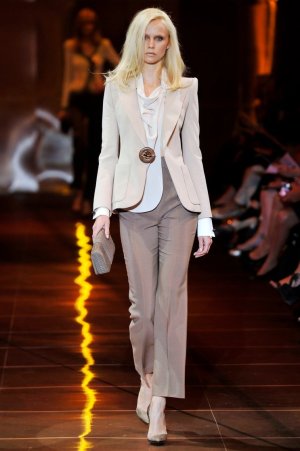 giorgio_armani_prive_fw_2010_(18)_skalty.jpg giorgio_armani_prive_fw_2010_(18)_skalty.jpg