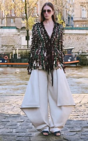 Captura de pantalla_18-12-2025_2215_forums.thefashionspot.com.jpeg