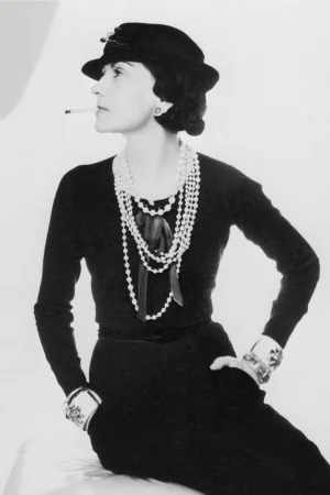 17-1935-gabrielle-coco-chanel-vogue-rex-features-b19350101_0206.webp