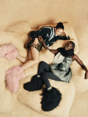 AW25-OOH-ICONIC-FEELING-AWENG-W-FLUFF-MOMMA-1180050-FAWN-BLK-FL-V.webp AW25-OOH-ICONIC-FEELING-AWENG-W-FLUFF-MOMMA-1180050-FAWN-BLK-FL-V.webp