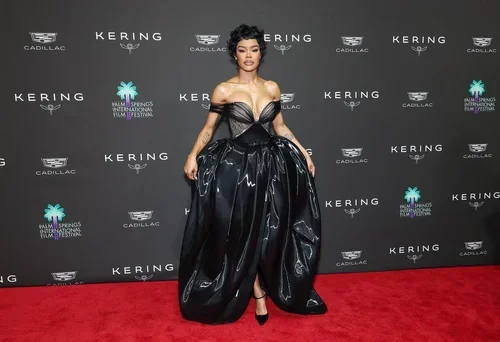 teyana-taylor-in-miss-sohee-ss25-couture-at-37th-annual-v0-s7rr61dny8bg1.webp