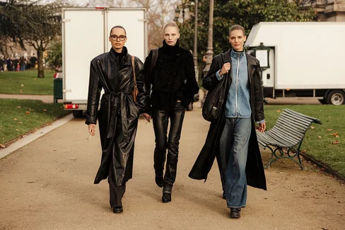 Annemary-Aderibigbe-Karolina-Spakowski-Rosalieke-Fuchs-2026-01-26-Couture-SS26-StreetStyle1-M...webp