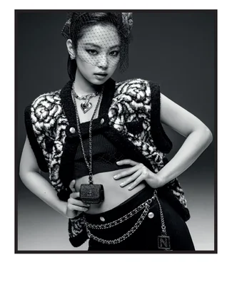 chanel_the-coco-neige-2021-22-collection_ad-campaign-by-inez-vinoodh-21-HD.webp