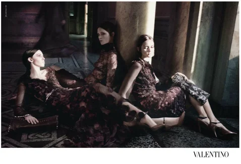 Valentino-Fall-Winter-2011.12-by-David-Sims-DesignSceneNet-03.webp