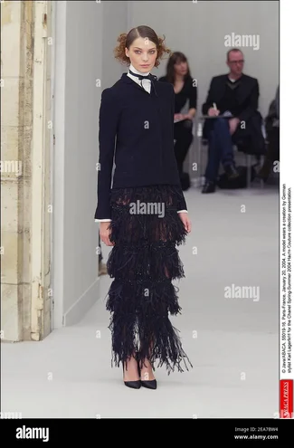 javaabaca-55019-16-paris-france-january-20-2004-a-model-wears-a-creation-by-german-stylist-ka...webp