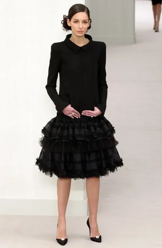 chanel-spring-2004-couture-00110h-amanda-sanchez.webp