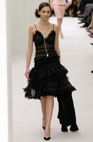 chanel-spring-2004-couture-00120h-amanda-sanchez.webp