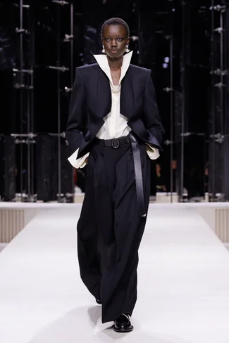 00001-givenchy-fall-2026-ready-to-wear-credit-brand.webp