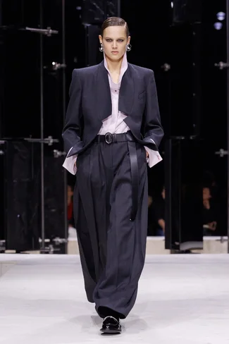 00003-givenchy-fall-2026-ready-to-wear-credit-brand.webp