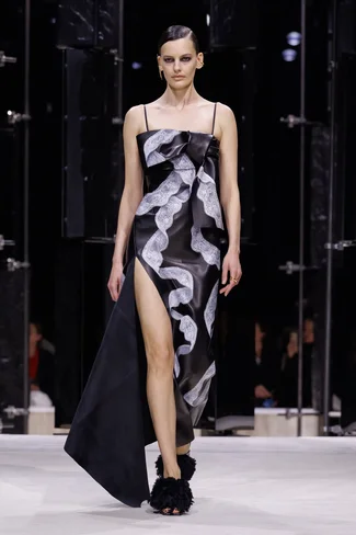00010-givenchy-fall-2026-ready-to-wear-credit-brand.webp