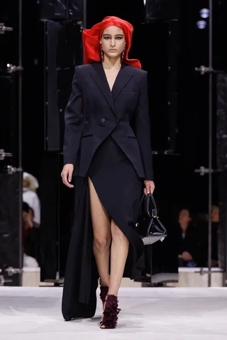 00011-givenchy-fall-2026-ready-to-wear-credit-brand.webp