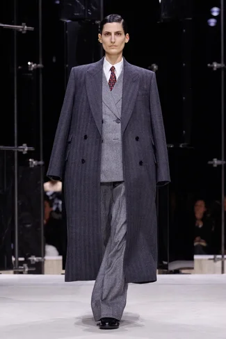 00014-givenchy-fall-2026-ready-to-wear-credit-brand.webp