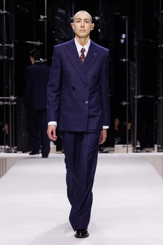 00018-givenchy-fall-2026-ready-to-wear-credit-brand.webp