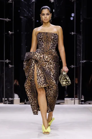 00022-givenchy-fall-2026-ready-to-wear-credit-brand.webp