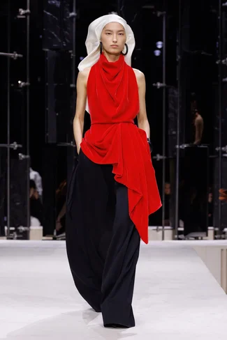 00023-givenchy-fall-2026-ready-to-wear-credit-brand.webp