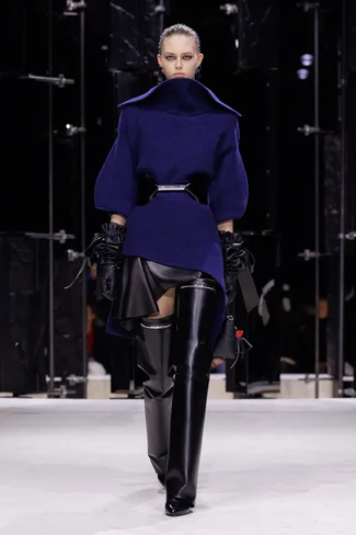 00034-givenchy-fall-2026-ready-to-wear-credit-brand.webp