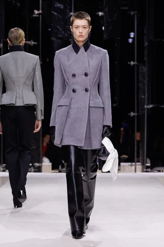 00035-givenchy-fall-2026-ready-to-wear-credit-brand.webp