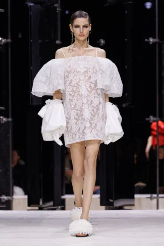 00036-givenchy-fall-2026-ready-to-wear-credit-brand.webp