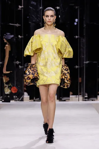 00042-givenchy-fall-2026-ready-to-wear-credit-brand.webp