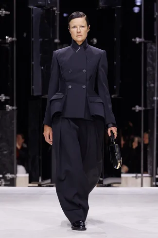 00043-givenchy-fall-2026-ready-to-wear-credit-brand.webp