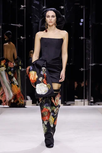 00044-givenchy-fall-2026-ready-to-wear-credit-brand.webp