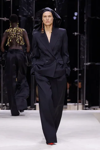 00047-givenchy-fall-2026-ready-to-wear-credit-brand.webp