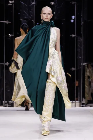 00048-givenchy-fall-2026-ready-to-wear-credit-brand.webp
