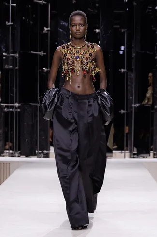00049-givenchy-fall-2026-ready-to-wear-credit-brand.webp