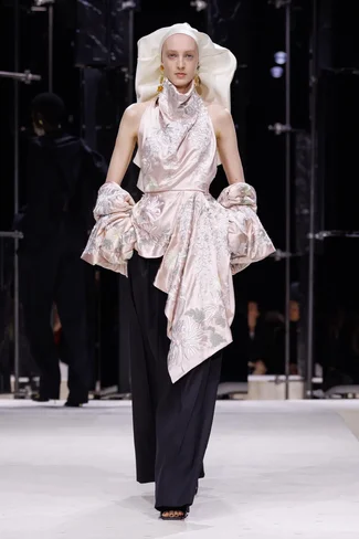 00051-givenchy-fall-2026-ready-to-wear-credit-brand.webp