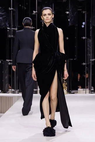 00052-givenchy-fall-2026-ready-to-wear-credit-brand.webp