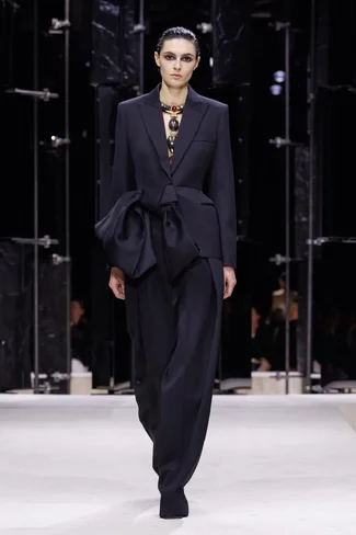 00055-givenchy-fall-2026-ready-to-wear-credit-brand.webp