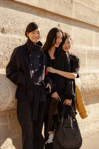 Jiahui-Zhang-Xiru-Yang-Zhao-Ziqi-2026-03-03-PFW-FW26-StreetStyle1-MelodieJeng-MEL_1414.webp