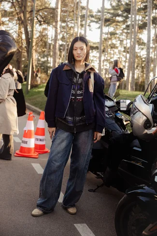 Yilan-Hua-2026-03-04-PFW-FW26-StreetStyle2-MelodieJeng-MEL_7233.webp