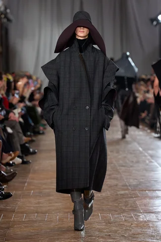 00023-lanvin-fall-2026-ready-to-wear-credit-gorunway.webp