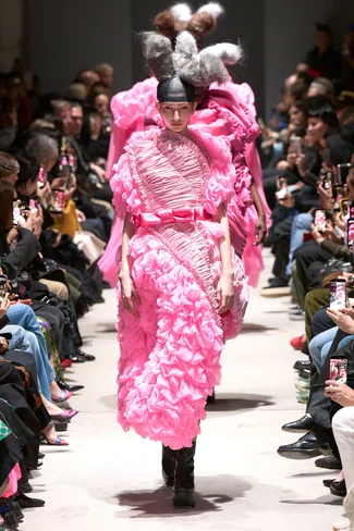 00017-comme-des-garcons-fall-2026-ready-to-wear-credit-gorunway.webp