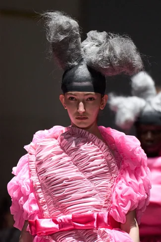00060-comme-des-garcons-fall-2026-ready-to-wear-details-credit-gorunway.webp