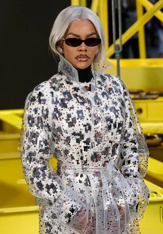 teyana-taylor-in-chanel-pre-fall-2026-at-the-chanel-show-v0-r7224u3cn2og1.webp