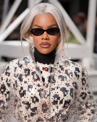 teyana-taylor-in-chanel-pre-fall-2026-at-the-chanel-show-v0-zbjnyw3cn2og1.webp