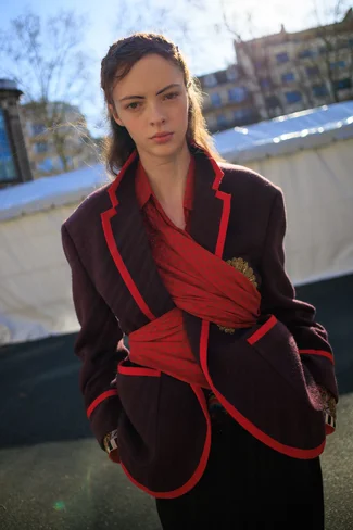 DriesVanNoten_PFW_ fw26_backstageacielle_16.webp