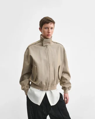 DV105-CO3250-036BB-Harrington-Jacket-In-Desert-Cotton-004.webp DV105-CO3250-036BB-Harrington-Jacket-In-Desert-Cotton-004.webp