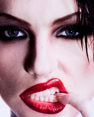 Contoured cheeks, ultra-red lips, and fanned-out smoky eyes at Gucci Primavera.#GucciPrimaver...webp