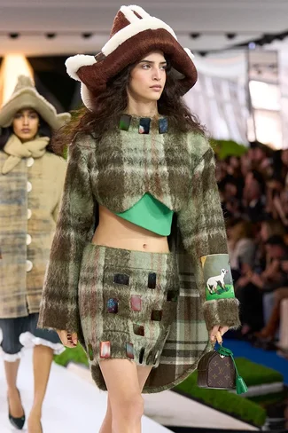 louis-vuitton--WOMEN_FW26_SHOW_SDR01610_LVCOM.webp