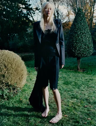 @stef_mitchell shoots and @sydneyrosethomas styles @selfservicemagazine Issue 64.@mapltd (2).webp