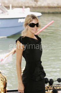 2005 09 03 arrives by gondola for the press conferencefor Casanova, Venice FF 04.jpg