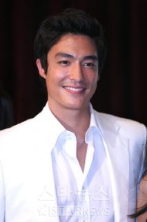 daniel henney 3.jpg