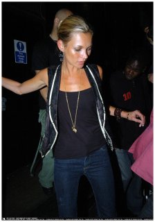 katemoss-onsetphotoshoot15.jpg