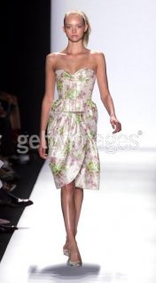 Oscar de la Renta SS 2006 39.jpg