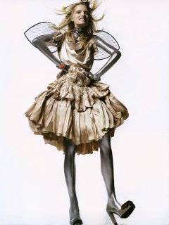 lilydonaldson_voguefrance_davidsims_sept2005.08.jpg