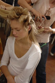 versace ss 06 backstage.jpg