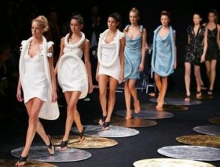 Hussein Chalayan SS 2006 2.jpg